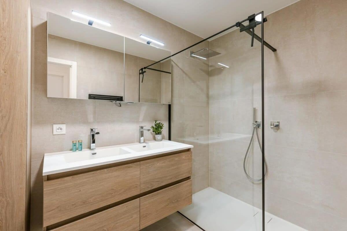 Huswell - Beautiful Overlooking The Marina Apartment *
