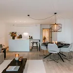 Huswell - Beautiful Apartment Overlooking The Marina
